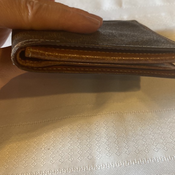 Vintage Celine Wallet color transfer scratches inside minimal rubs - Picture 5 of 14